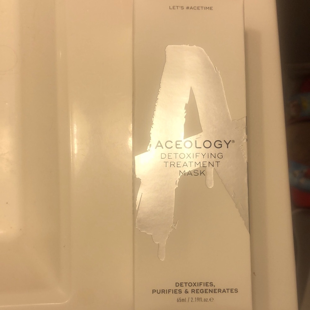 Aceology detoxifying treatment mask